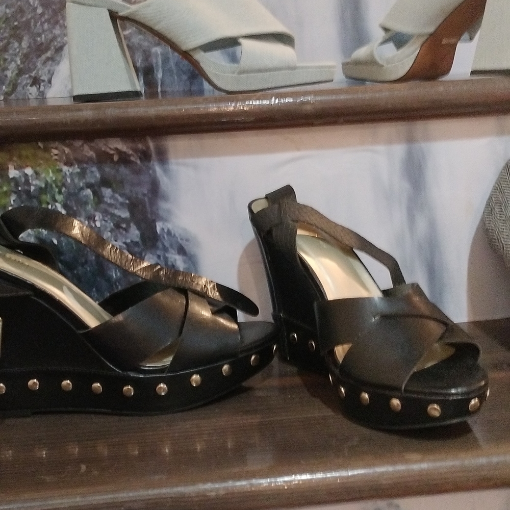 Ankle strap shoes